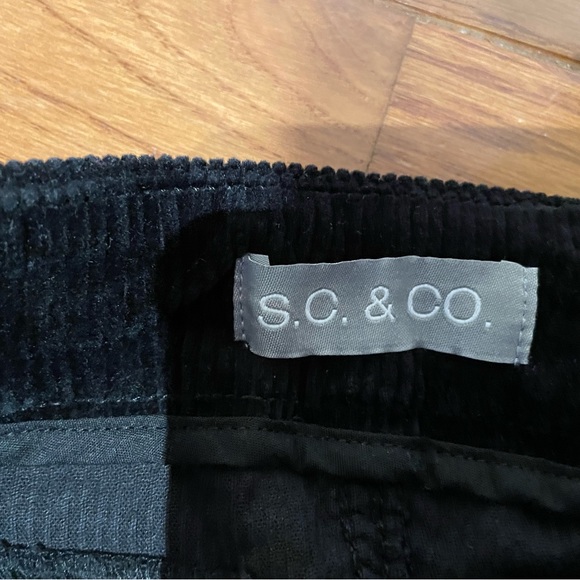 Velvet black pencil skirt. - Picture 3 of 3